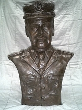 busto de bronce militar