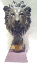 cabeza de león de bronce
