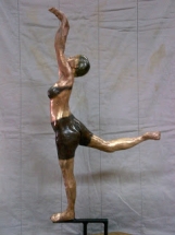 gimnasta fundida en bronce