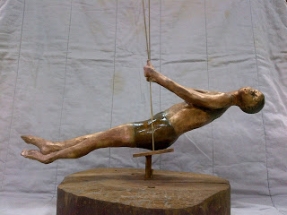 gimnasta fundida en bronce