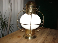 lámpara de bronce