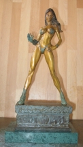 mujer guerrera en bronce
