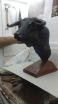 cabeza de toro en bronce