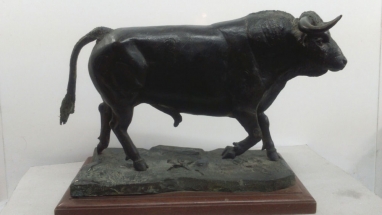  toro en bronce