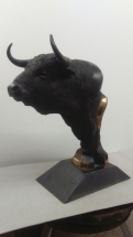 cabeza de toro en bronce