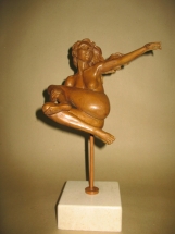 mujer en bronce